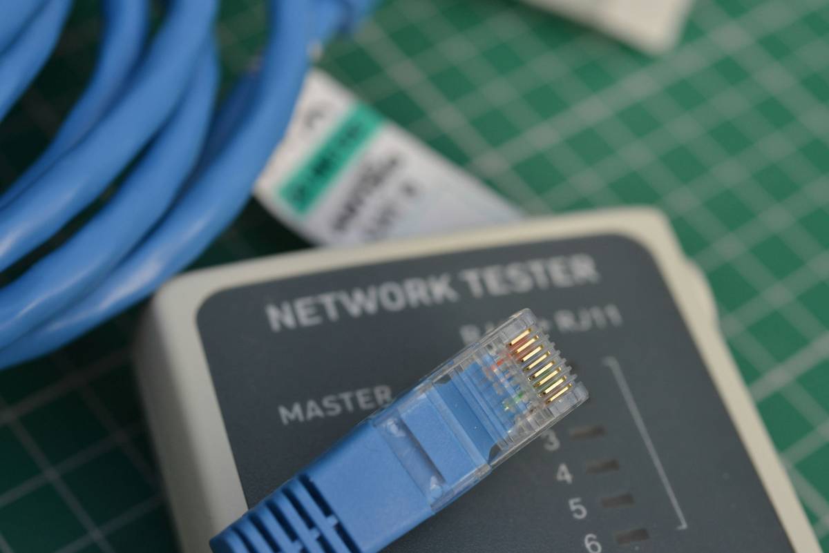 Bar chart showing 38% of tested routers leaked traffic during VPN disconnect events in 2023 EFF study