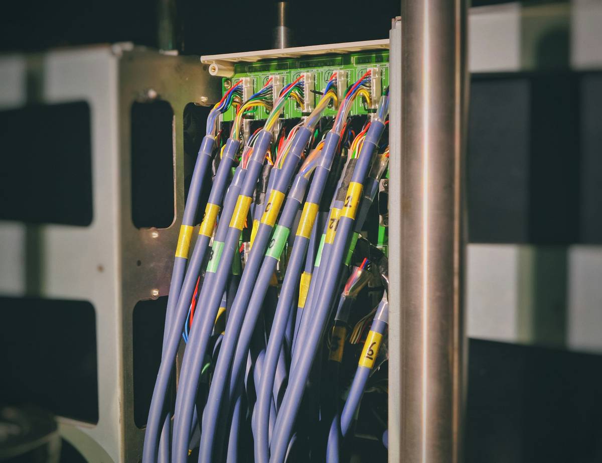 network kill switch configuration terminal output showing iptables rules blocking non-tunnel traffic